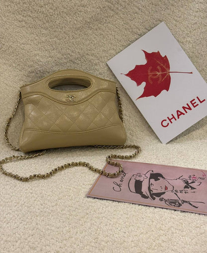 Chanel 
Master
 19Cm 

With Box
🎁🎁🎁

230 dhs✅

Zain131
♥️♥️♥️