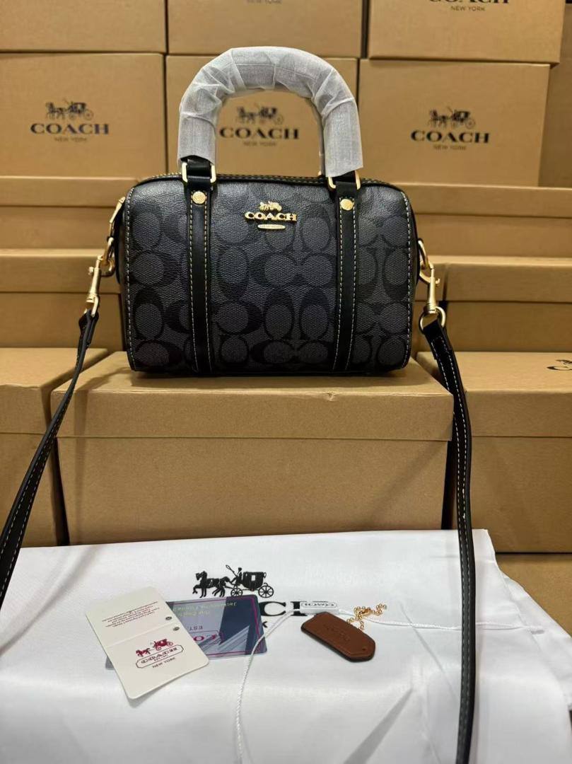 Coach
100 dhs🇦🇪🇦🇪
with box
size 20cm

Zain26
♥️♥️♥️