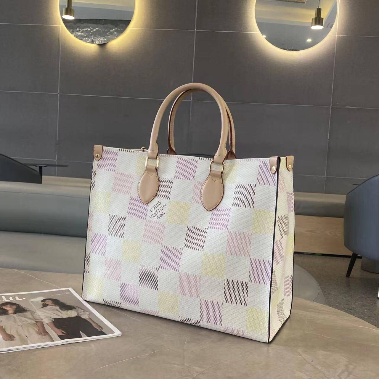 LV
85 dhs🪙💕
Size 33 CM

Zain269
♥️♥️♥️