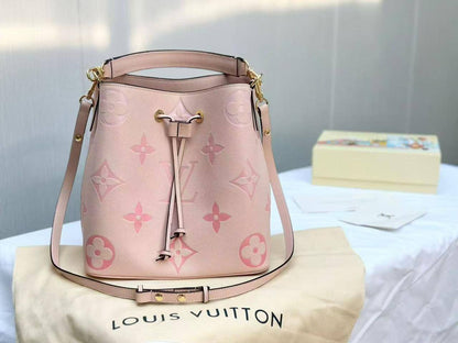 LV Master
Bucket 💕💕
25cm🫶🏼 
330 dhs❣️

Zain228
♥️♥️♥️