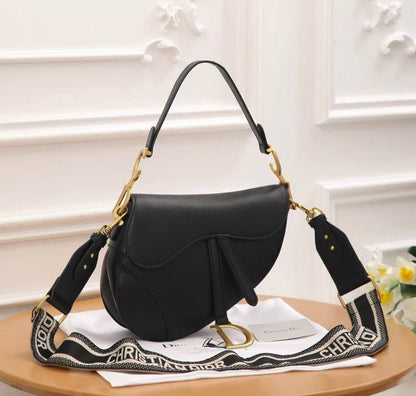 Dior

120 dhs
With box

Zain143
♥️♥️♥️