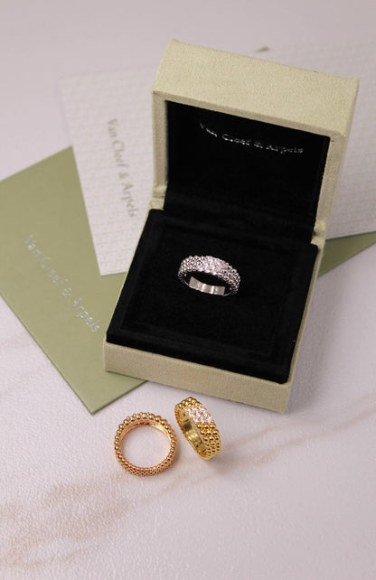 VanCleef & Arpels

Perlée diamonds ring, 3 rows
18K yellow gold, white & ChmpnGold with Stone

Super Master Quality 

For Price 👇 WhatsApp✅
0568585901 
0507557372
0552275751 Owner Zain 👌

Zain106
♥️♥️♥️