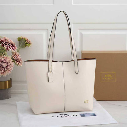 Coach

with box
🎁🎁🎁

110 dhs🪙🌨️

Zain143
♥️♥️♥️