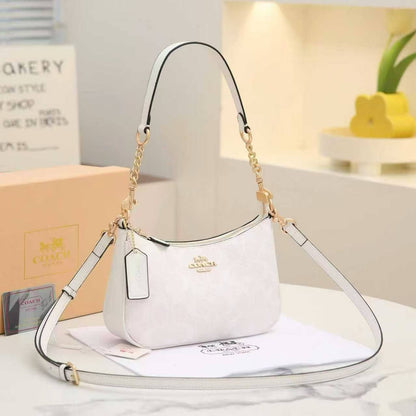 COACH 
🍓  New in stock
22.5cm
95 dhs❤️ 

with Box
🎁🎁🎁

Zain44
♥️♥️♥️