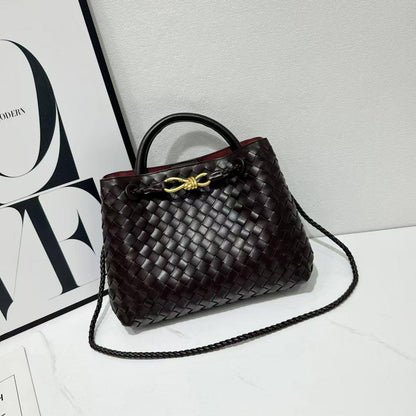 Bottega Veneta 

Good Quality 

With Box 
🎁🎁🎁

110 dhs✅

Zain250
♥️♥️♥️
