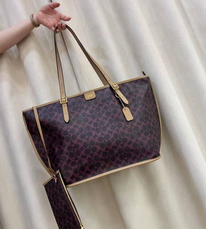 COACH 
 HIGH QUALITY 
115 dhs✅
Size:50cm

Zain39
♥️♥️♥️
