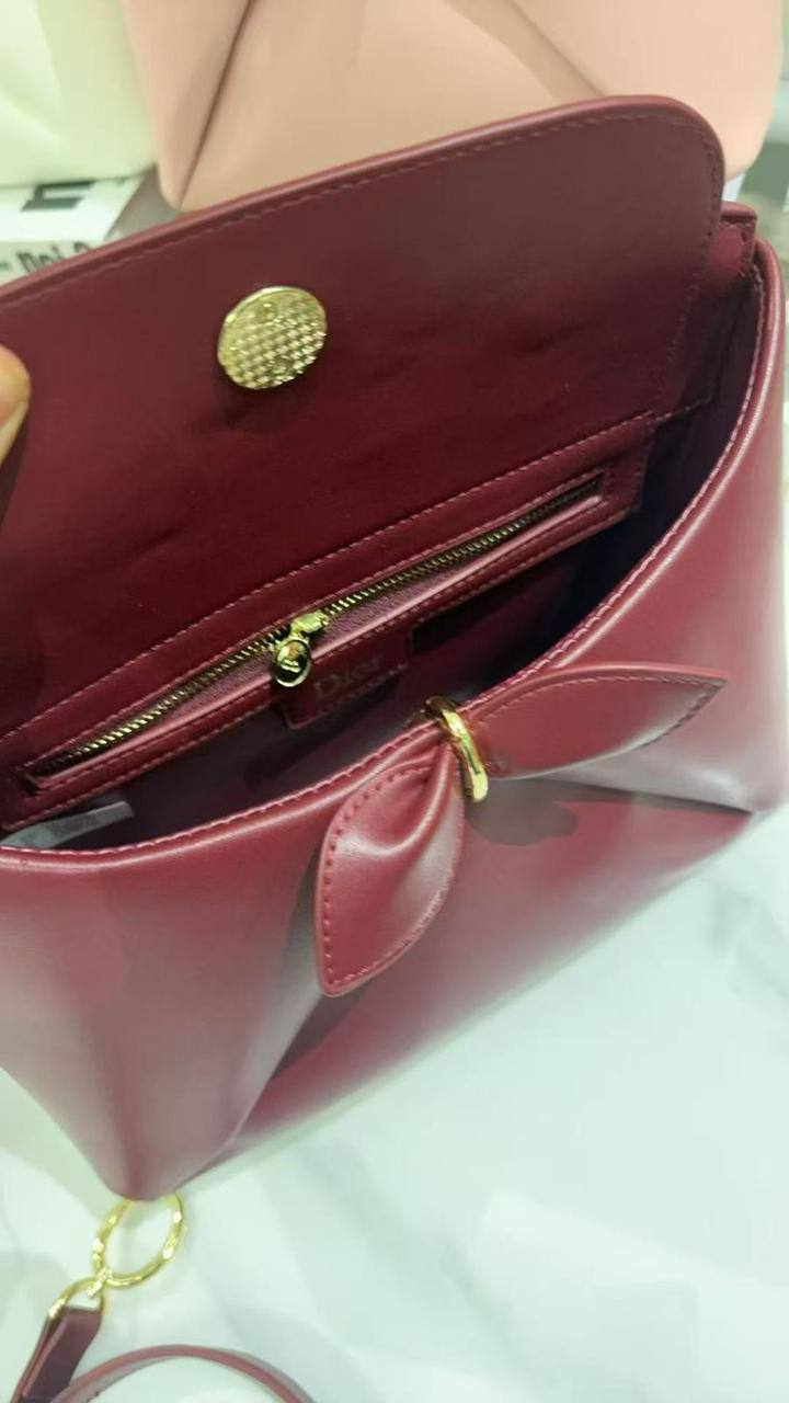 Dior   
115 dhs💓
Good quality 

Zain253
♥️♥️♥️