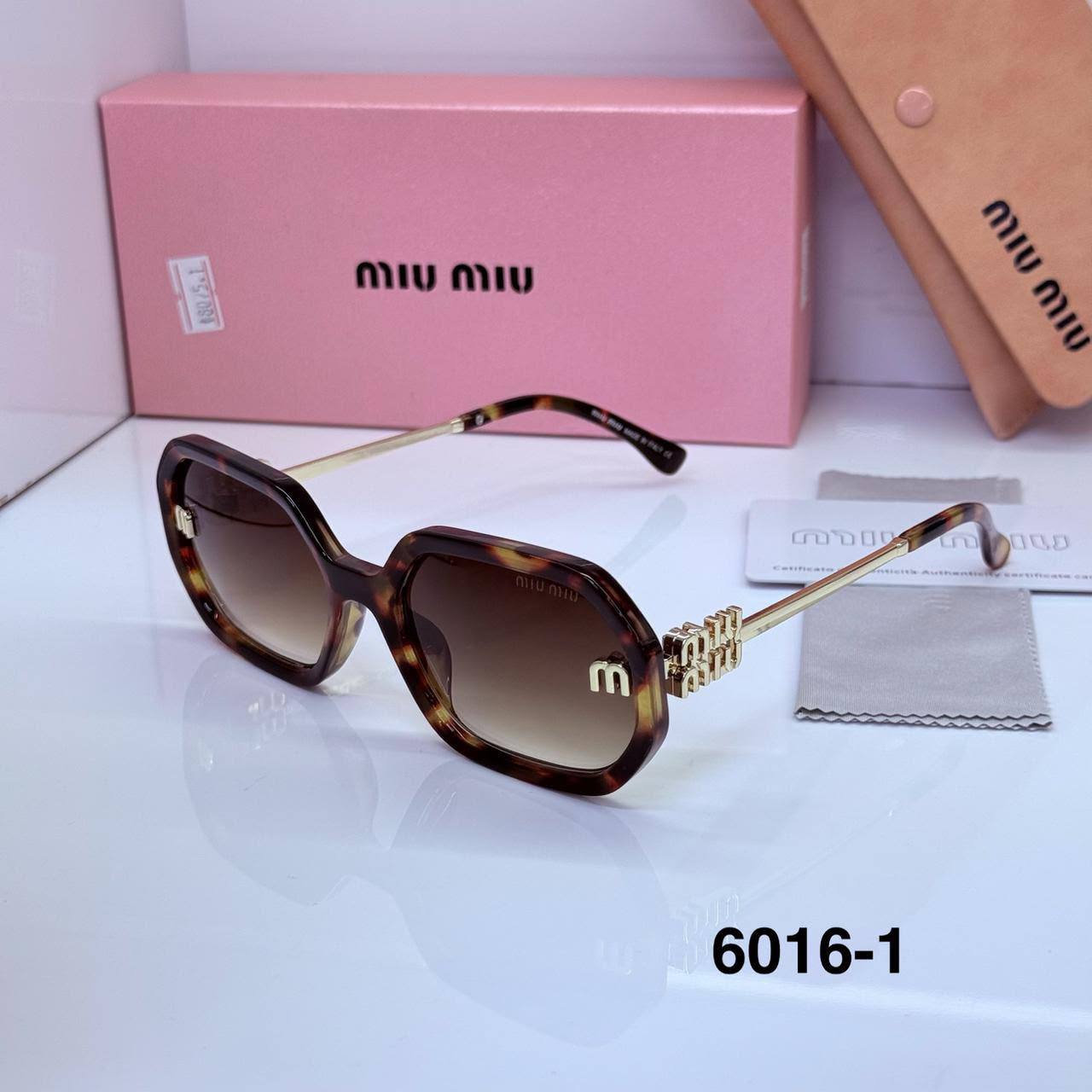 SUNGLASSES 🕶️
GOOD QUALITY 

50 dhs✅

WITHBOX
🎁🎁🎁

Zain40
♥️♥️♥️