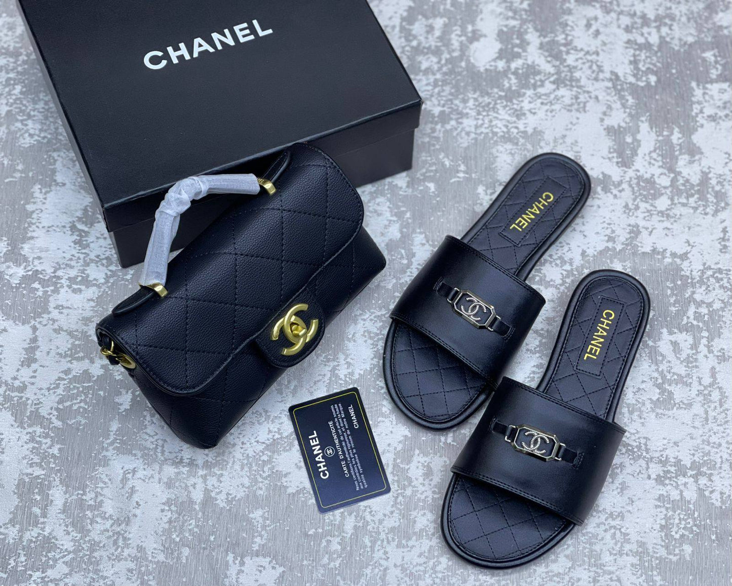 Chanel
Bag&shoes. Set.  
170 dhs❣️

Zain175
♥️♥️♥️