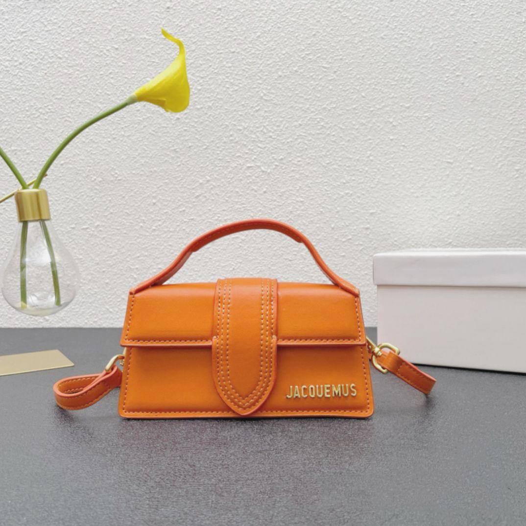 JACQUEMUS 

COPY ONE 

RESTOCK 
WITH BOX 

SMALL SIZE 

195 dhs🇦🇪🇦🇪🇦🇪
(Leather )
Zain17
♥️♥️♥️
