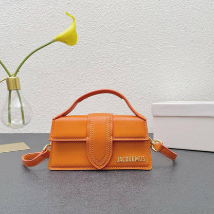 JACQUEMUS 

COPY ONE 

RESTOCK 
WITH BOX 

SMALL SIZE 

195 dhs🇦🇪🇦🇪🇦🇪
(Leather )
Zain17
♥️♥️♥️