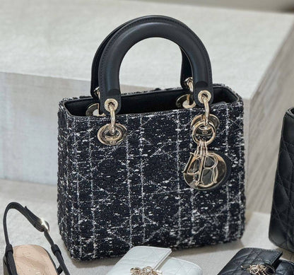 Master Bags
For Price 👇 WTSP Text Zain 0568585901

Zain192
♥️♥️♥️