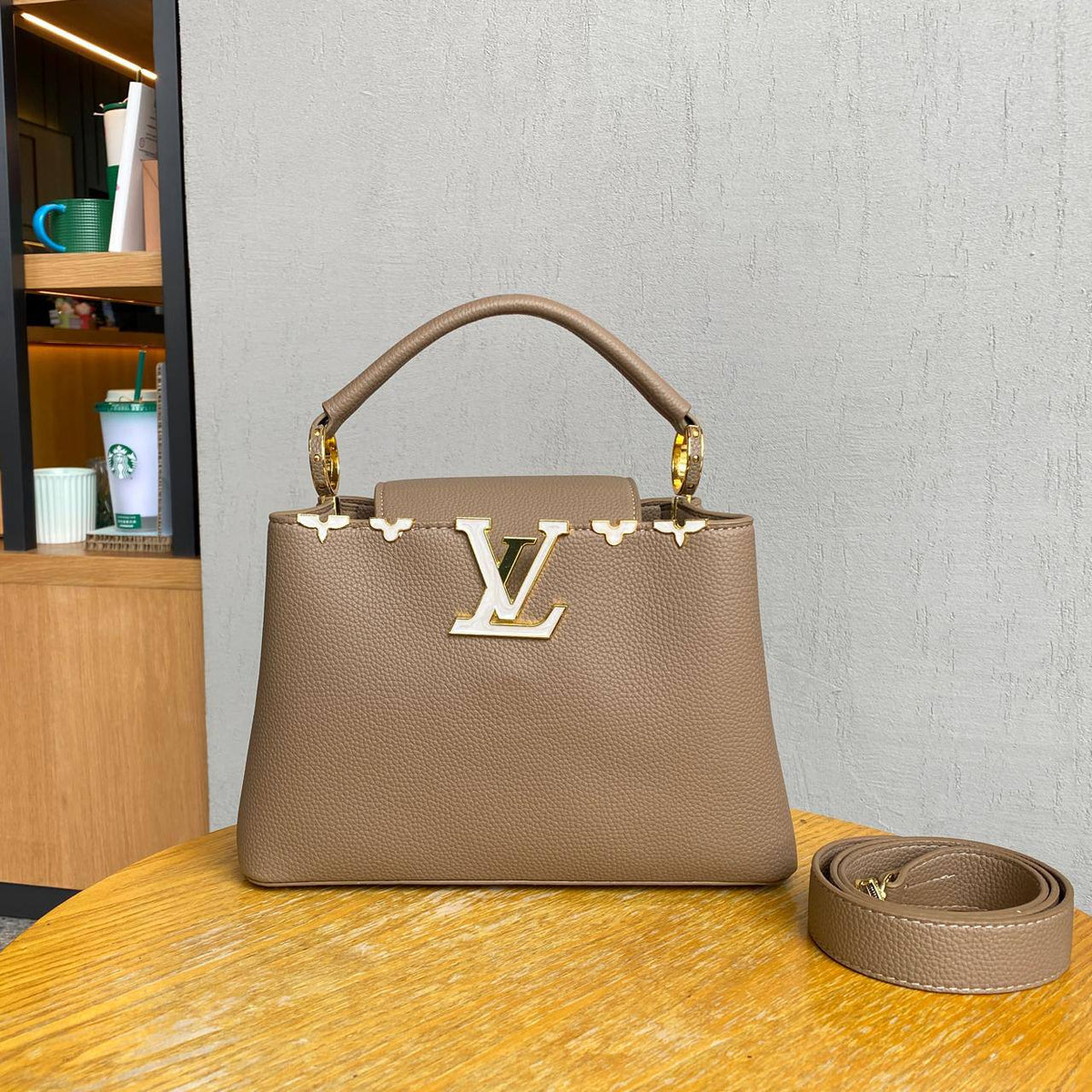 LV
115 dhs🪙💚

Zain161
♥️♥️♥️