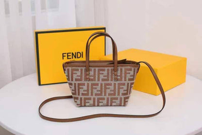 Fendi
with box
🎁🎁🎁

85 dhs✅

Zain143
♥️♥️♥️