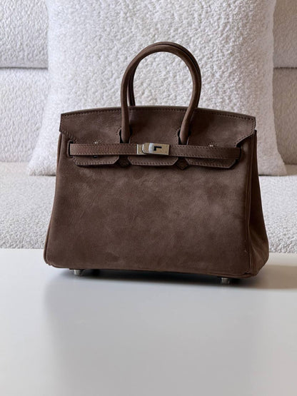 Hermes
burkin  25 cm💥Master quality ✅with box📦
🎁🎁🎁

680 dhs✅

Zain52
♥️♥️♥️