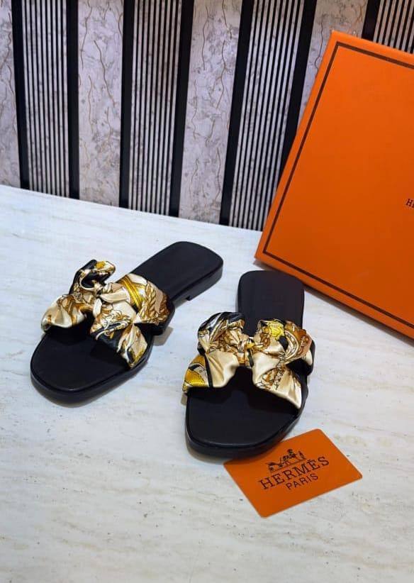 HERMES 
☘️ *SIZE  36  to 41 ☘️                                                                                                       
180 dhs💓

ZainK
♥️♥️♥️