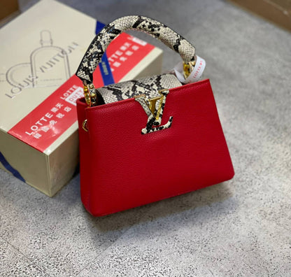 LV

with box 
🎁🎁🎁

High quality 
230 dhs✅
Size 21cm

Zain175
♥️♥️♥️