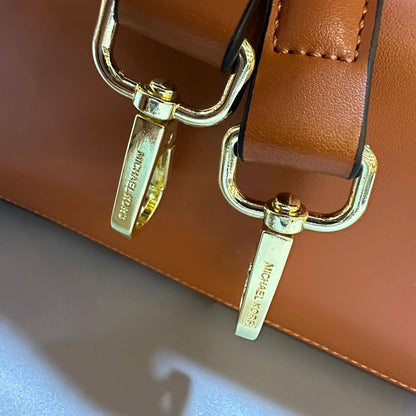 Mk

Newcame
Good quality 
100 dhs🇦🇪🇦🇪

Zain295
♥️♥️♥️