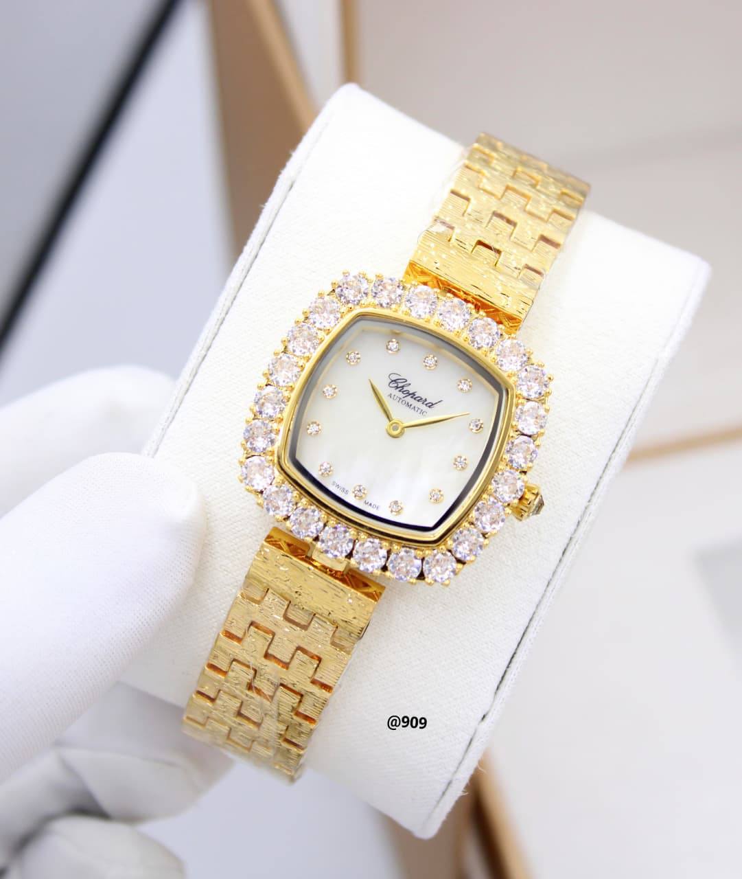 CHOPARD L'HEURE WOMEN BATTERY 30MM

300 dhs✅

Zain58
♥️♥️♥️