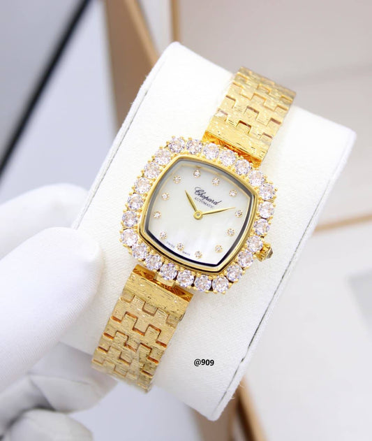 CHOPARD L'HEURE WOMEN BATTERY 30MM

300 dhs✅

Zain58
♥️♥️♥️
