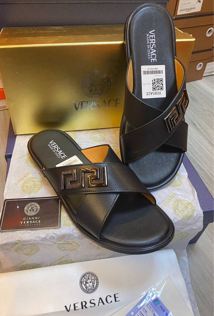 VERSACE 
Slipper, New Arrived  
Size 40 To 45
115 dhs🪙💕

Zain120
♥️♥️♥️