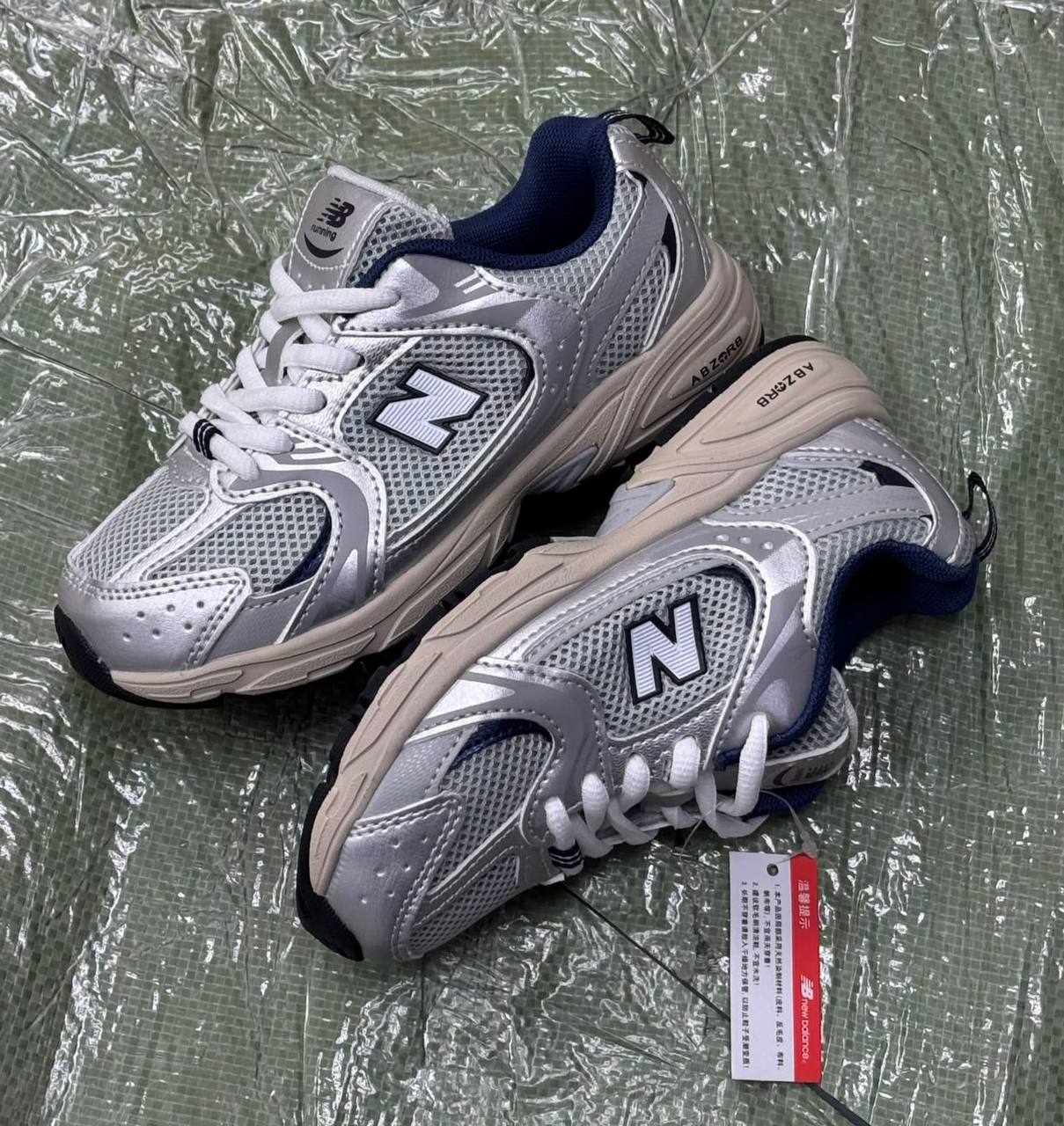 NB
Size 28 TO 35 
Baby size 
105 dhs✅

Zain183
♥️♥️♥️