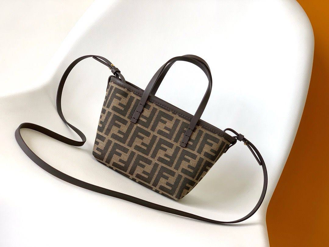 Fendi
Size :21.5cm


For Price 👇 WhatsApp✅
0568585901 
0507557372
0552275751 Owner Zain 👌


Zain325
♥️♥️♥️