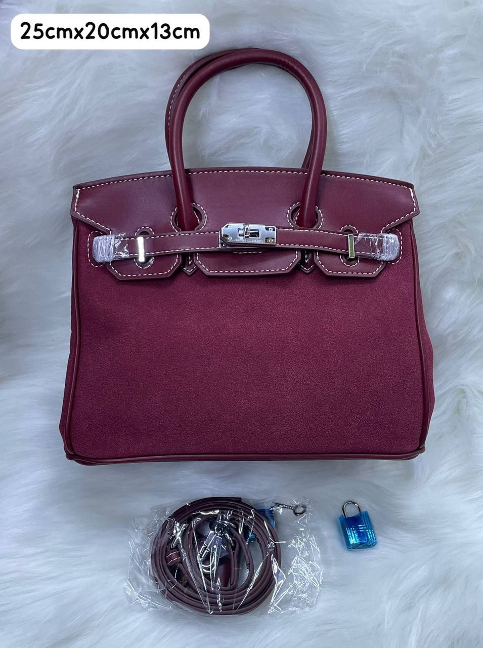 Hermes
110 dhs✅
Fabric material

Zain72
♥️♥️♥️