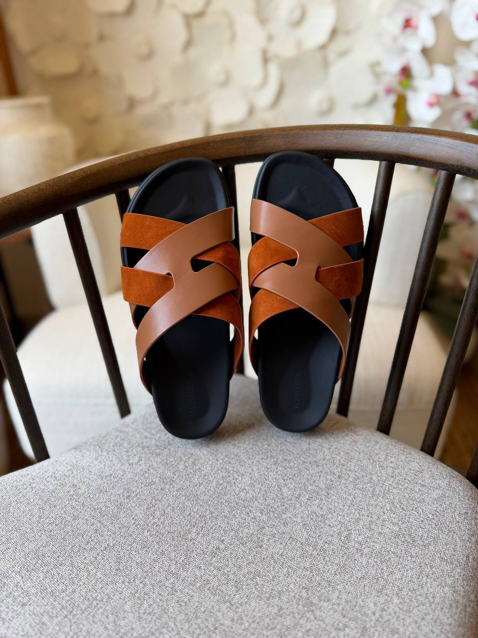 HERMES SLIPPERS
*AAA QUALITY*
*size: 40 to 47*
450 dhs✅

Zain185
♥️♥️♥️