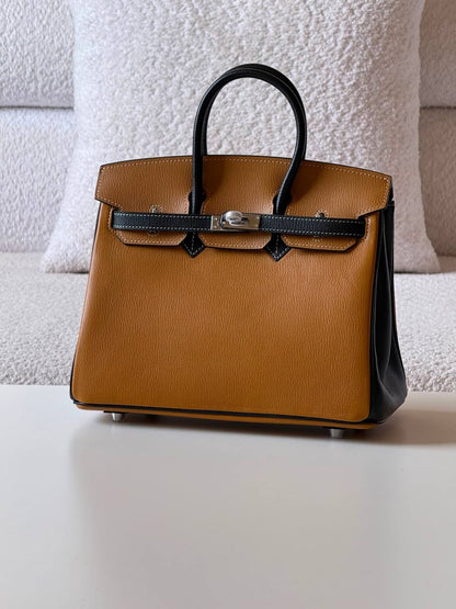 Hermes birkin 25 cm💥Master quality ✅with box📦
610 dhs💓

Zain51
♥️♥️♥️