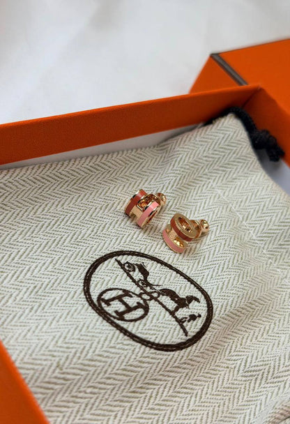 *HERMES* 🧡
↗️ *Super Master Quality ®️*
* *New Collection* 
Mini H Necklace & Earings Double Color 

*170 dhs🪙🌨️* Set (Necklace & Earings) with Normal Box & Bag
*190 dhs🪙🌨️* Set (Necklace & Earings) with Good Box & Bag

Zain209
♥️♥️♥️