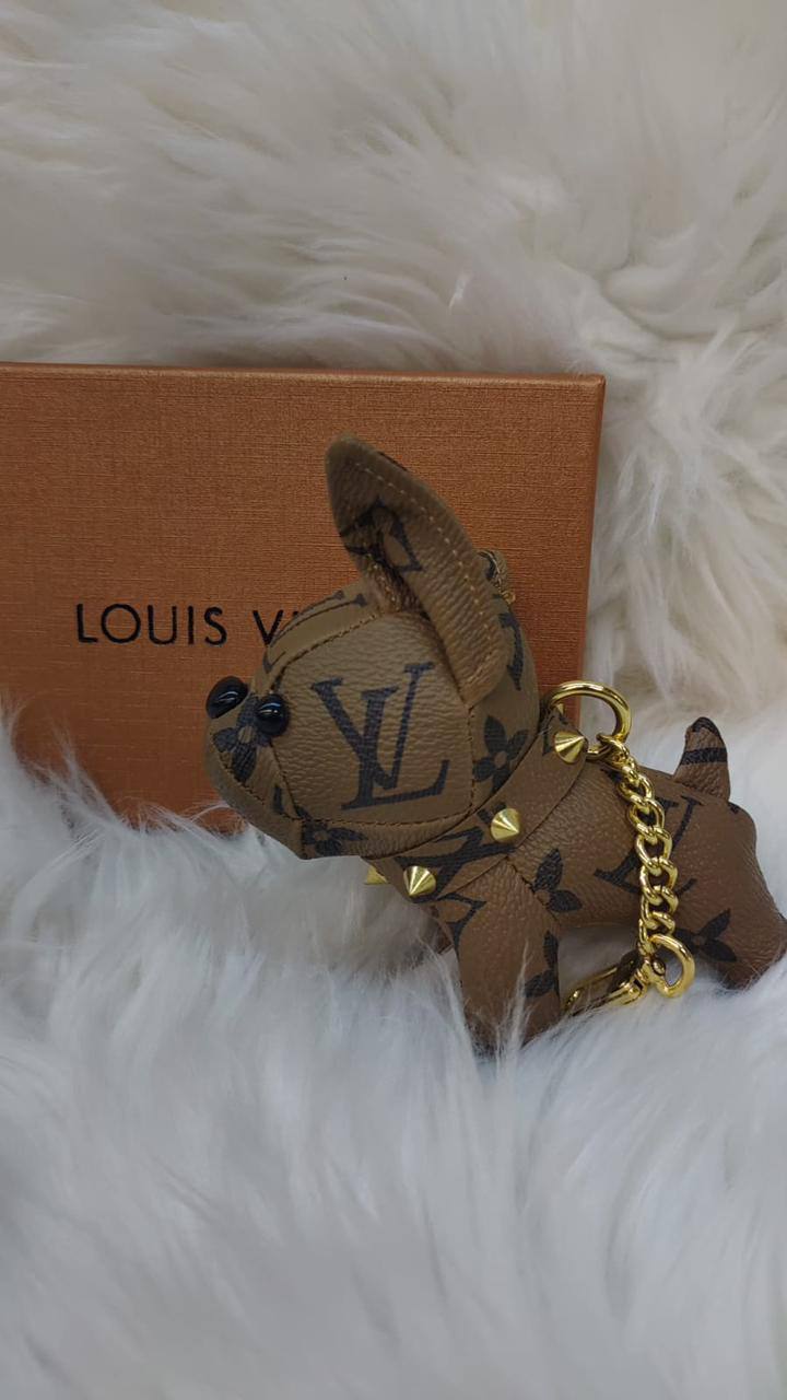 LV key holders & bags charm accessories
All sizes price 
55 dhs✅

Zain88
♥️♥️♥️