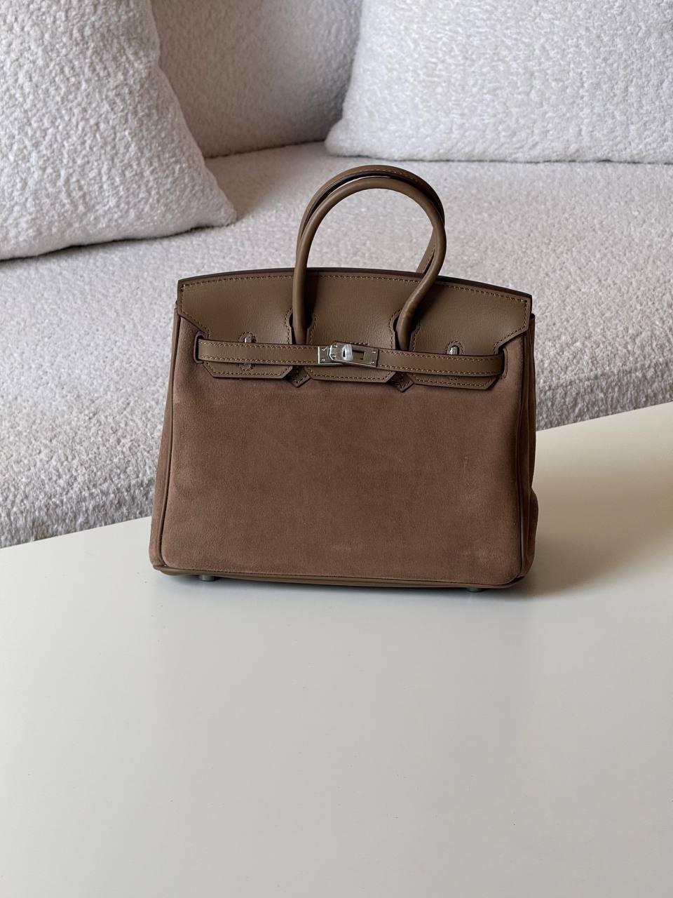 Hermes birkin velvet 25cm💕master quality😍

with box❤️
🎁🎁🎁
680 dhs🪙🖤🇦🇪

Zain51
♥️♥️♥️