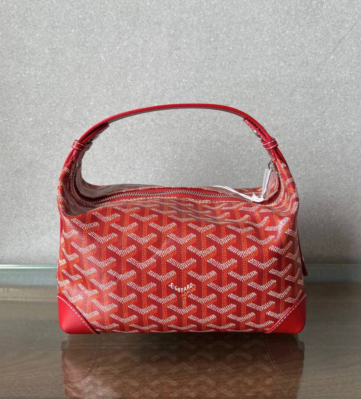 Goyard 

new came good quality with box 🎁🎁🎁

115 dhs✅
Size : 25cm

Zain39
♥️♥️♥️