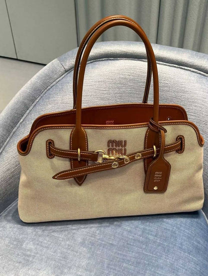 Super master

Lv
Chanel
Miu miu 

Zain313

For price contact whatsapp

00971507557372
♥️♥️♥️