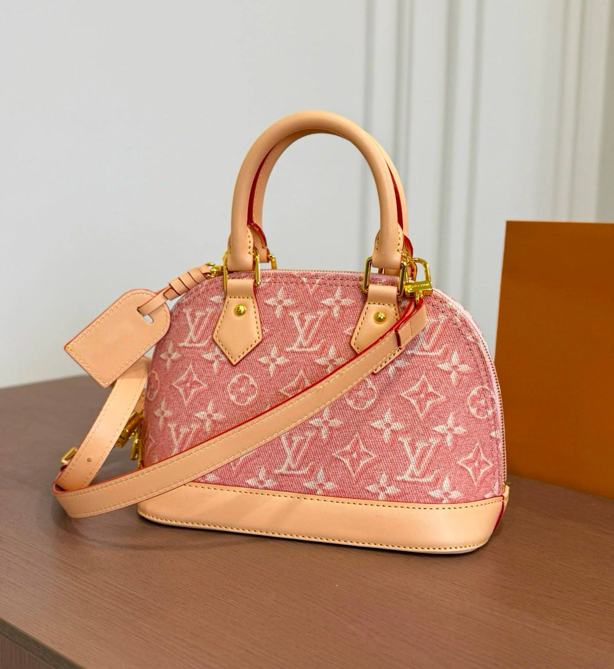 LOUIS VUITTON 

ALMA NEW 

DESIGN MASTER QUALITY 

WITH BOX
265 dhs🇦🇪🇦🇪

SIZE: 24 cm


Zain39
♥️♥️♥️