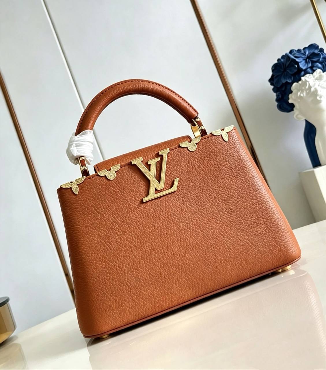 LV NEW CAME HIGH QUALITY WITH BOX 
150 dhs🇦🇪🇦🇪

Zain295
♥️♥️♥️