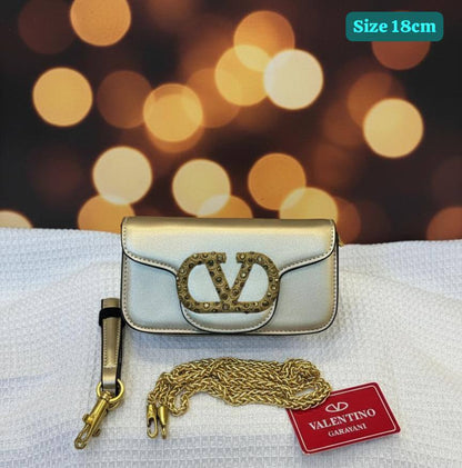 Valentino
Best quality

With box’s
🎁🎁🎁

100 dhs❤️
size 18cm

Zain158
♥️♥️♥️
