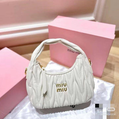 MIU MIU 

25*18*7 cm

100 dhs🇦🇪

With box

Zain17 
♥️♥️♥️