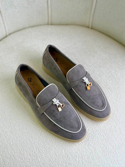 Loro Piana
Super *AAA* *+* Quality 💯 
With original packing🎁🎁
SIZE:36and41
Available now
450 dhs✅

Zain309
♥️♥️♥️