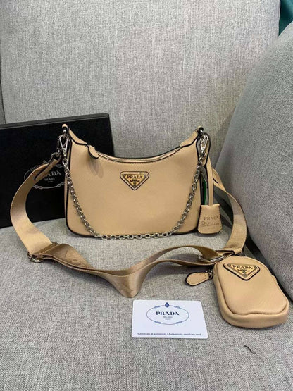 Prada

95 dhs✅

with box
🎁🎁🎁

Zain235
♥️♥️♥️