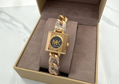 Mk ladies 

1 ps
45 dhs🇦🇪🇦🇪

Zain45
♥️♥️♥️