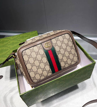 GUCCI
UNISEX GOOD QUALITY 

WITH BOX 
🎁🎁🎁

95 dhs✅

Zain39
♥️♥️♥️
