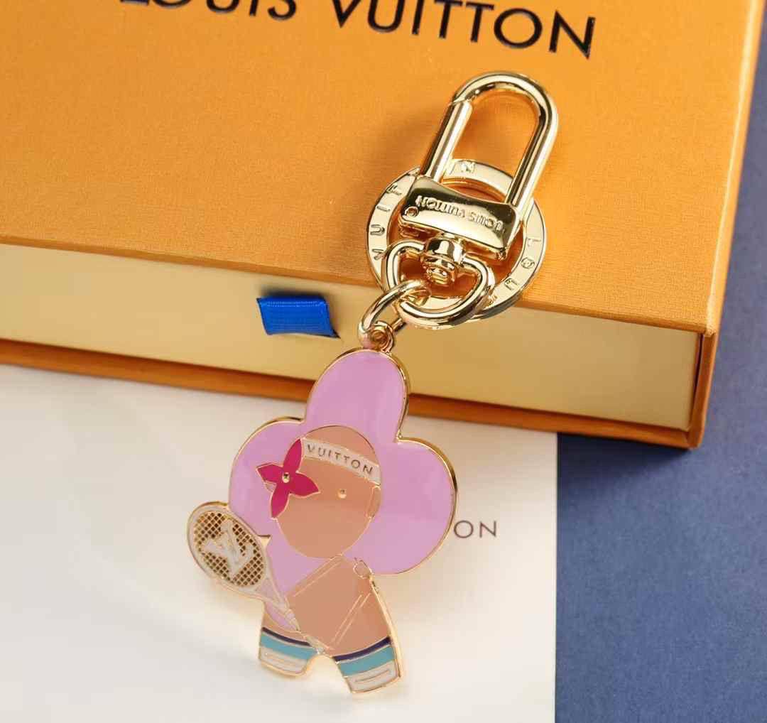 KEY CHAIN &
BAG CHARM
MASTER💫✨🌟
70 DHS💓
WITH GOOD BOX AND PAPER BAG🎁🛍️

Zain89
♥️♥️♥️
