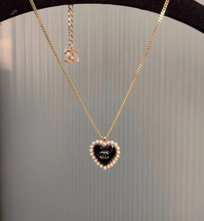 CHANEL 
Necklace 😍
Earring 🦋
Master quality 💯
With normal boxes 🗃️ 
90 dhs🇦🇪🇦🇪

With master box 📦 
105 dhs🇦🇪🇦🇪

Zain216
♥️♥️♥️