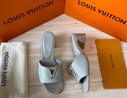 LV
Master quality 
Size: 36 to 41
450 dhs✅

Zain318
♥️♥️♥️
