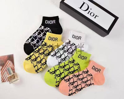 SOCKS 🆕

45 DHS💓

WITH GOOD BOX 📦
🎁🎁🎁

Zain231
♥️♥️♥️
