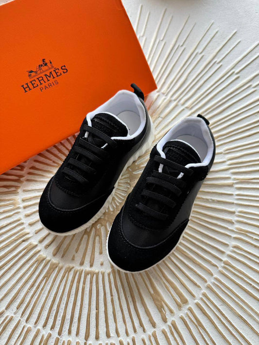 New collection{}
Brand:HERMES 
 Super master quality 😍
Size:26To 37
250 dhs🪙🌨️

Zain261
♥️♥️♥️