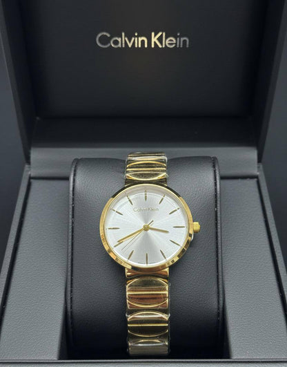Calvin Klein🆕 LADIES 
GOOD QUALITY 💯
60 dhs🪙💚

Zain133
♥️♥️♥️