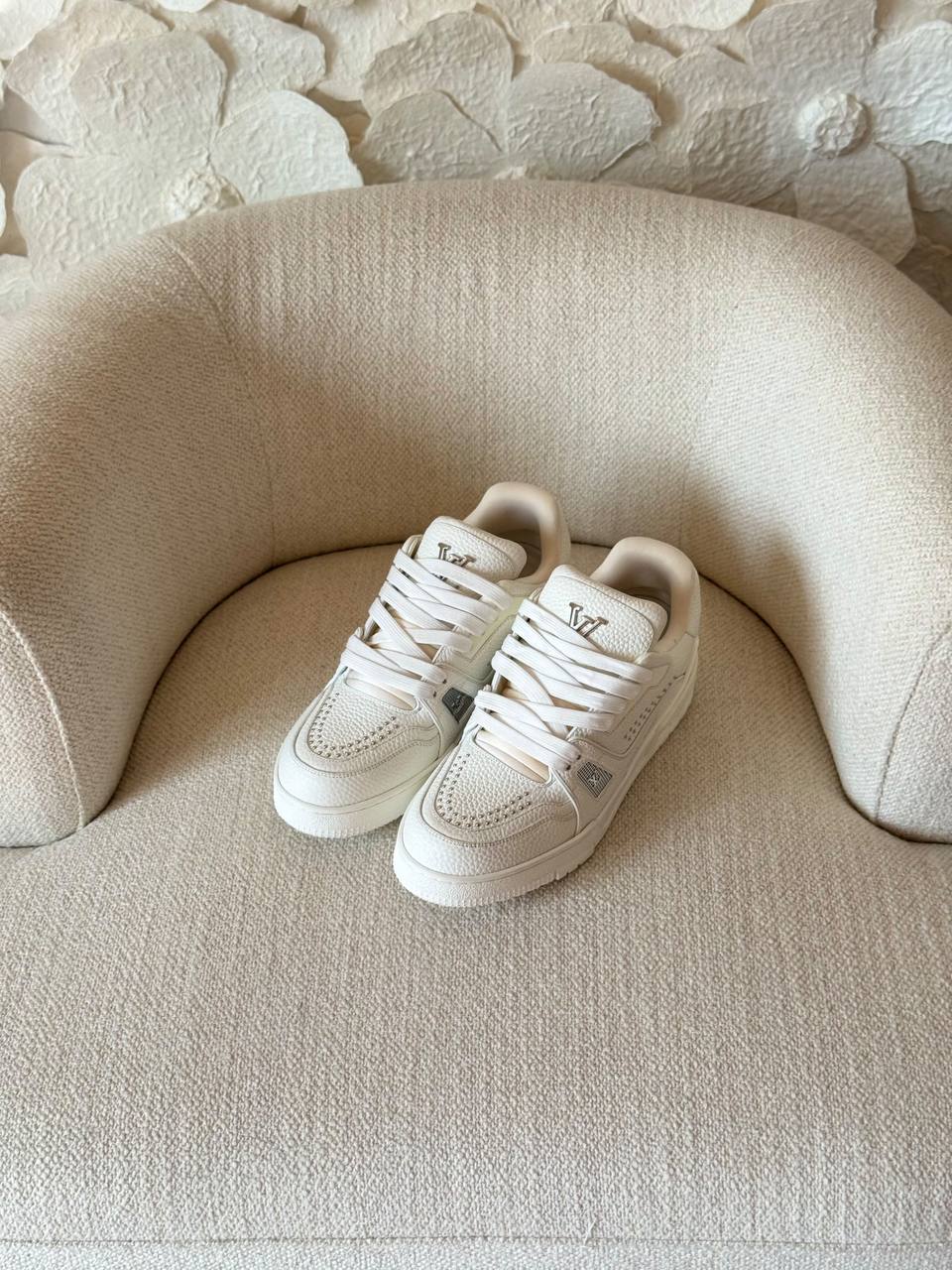 LV
AAA quality
size: 40 to 46
630 dhs🇦🇪🇦🇪

Zain185
♥️♥️♥️